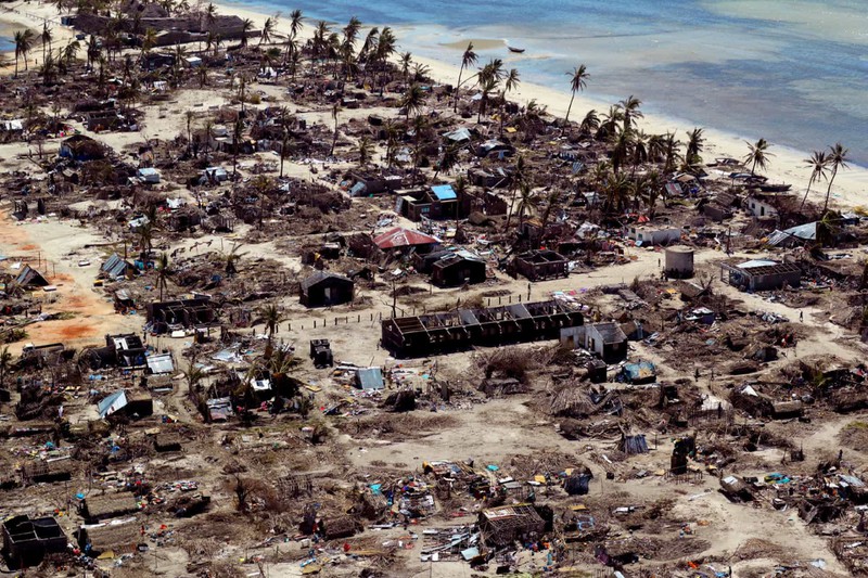 Những ngôi nhà trong làng Pemba, Mozambique bị cơn bão Kenneth tàn phá khi nhìn từ trên cao.