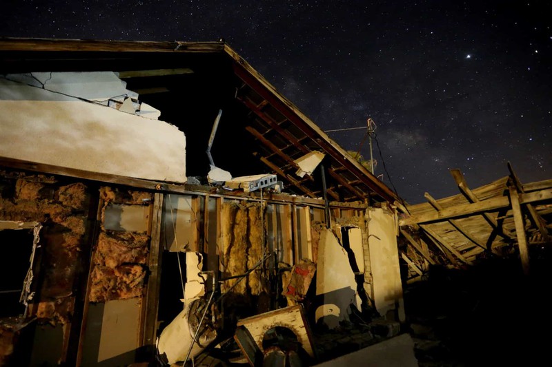 Một ngôi nhà bị phá hủy sau trận động đất có cường độ 7,1 gần tâm chấn tại Trona, California, Mỹ.